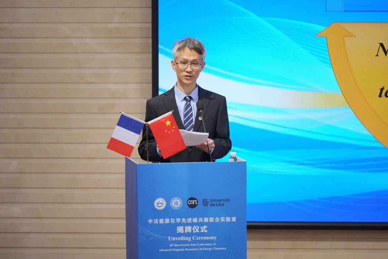 胡教授.jpg 胡教授.jpg